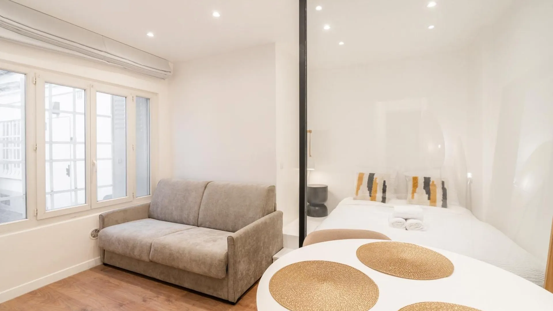 Cozy Studio In Lively Neighborhood 3P Paris France